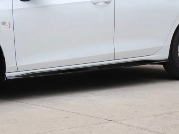 MK8 GTI Side Skirt Piano Black